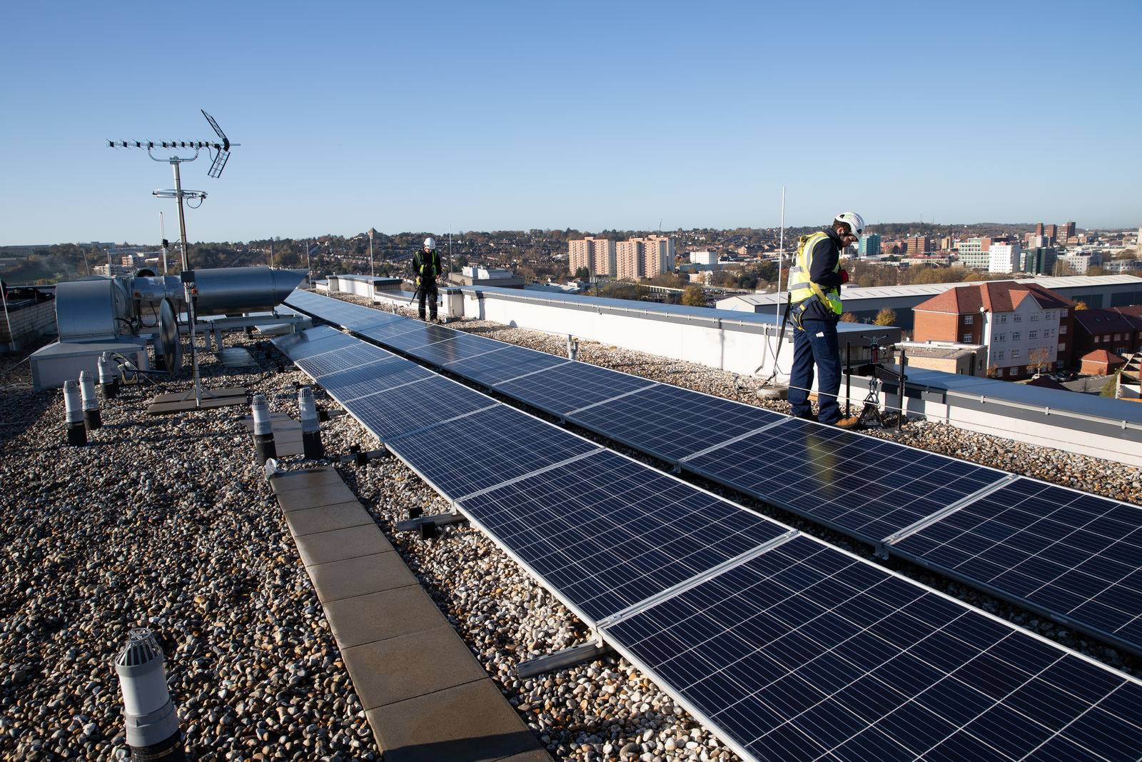 Kee Safety Photovoltaiksystem und Absturzsicherung